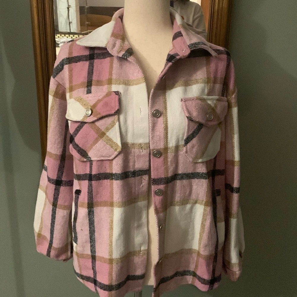 Shacket size m. Brand is unknown.
